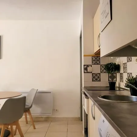 Апартаменти 5 Couchages + Jardin A 150m Des Plages *