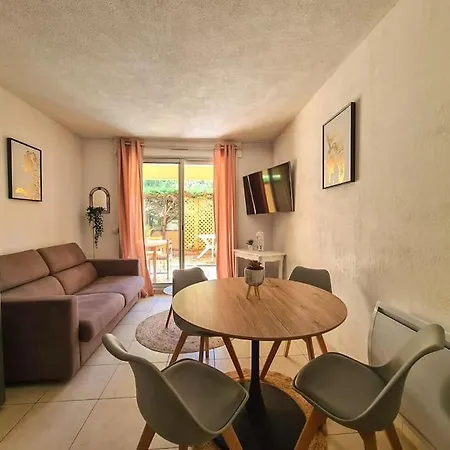 5 Couchages + Jardin A 150m Des Plages *