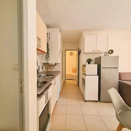 5 Couchages + Jardin A 150m Des Plages Apartment *