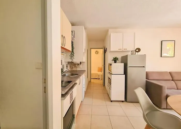 5 Couchages + Jardin A 150m Des Plages Apartment *