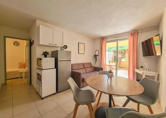5 Couchages + Jardin A 150m Des Plages Apartment Saint-Raphaël